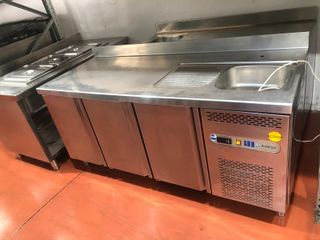Mesa refrigerada con pila 3 puertas