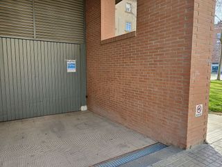 Garaje en alquiler en Los Olivos en Huesca