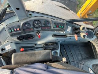 Retroexcavadora New Holland NH95 obra construccion