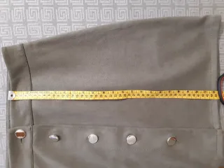 Minigonna verde militare con bottoni