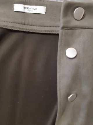 Minigonna verde militare con bottoni