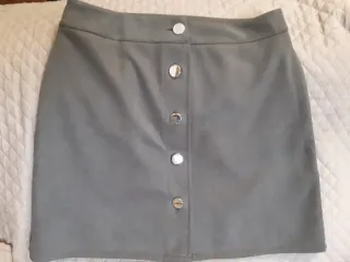 Minigonna verde militare con bottoni