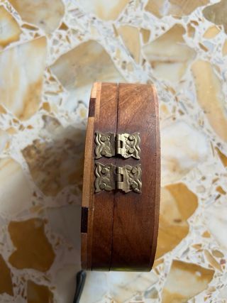 Scatola in legno intarsiata con cammello