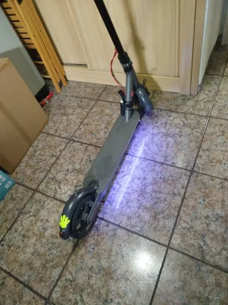 Patinete Eléctrico Negro ,con luces led NEGOCIABLE