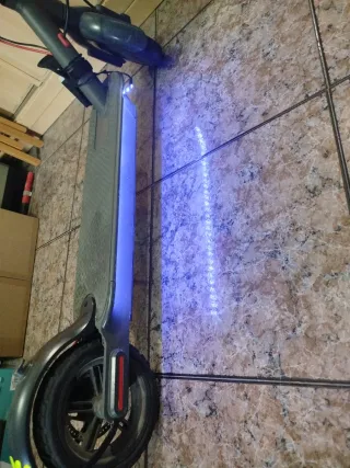 Patinete Eléctrico Negro ,con luces led NEGOCIABLE