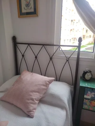 Cabecero de cama metálico negro