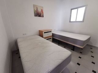 Casa adosada en alquiler en Polígonos - Recinto Ferial Cortijo de Torres en Málaga