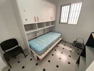 Casa adosada en alquiler en Polígonos - Recinto Ferial Cortijo de Torres en Málaga