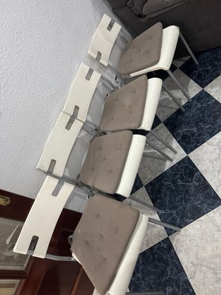 4 Sillas de Plástico y Metal 4 por 20€