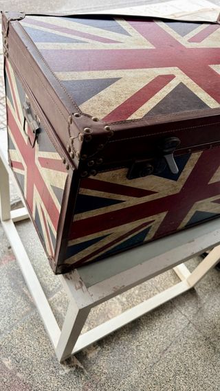 Baúl estilo británico