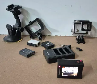 GoPro HERO4 (4K) con schermo touch e accessori