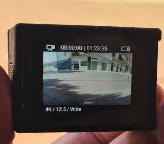 GoPro HERO4 (4K) con schermo touch e accessori