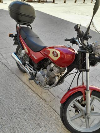Honda CB 250 Two Fifty Roja y Beige