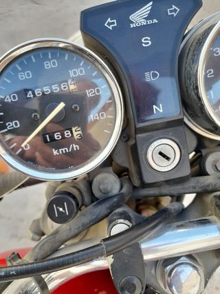 Honda CB 250 Two Fifty Roja y Beige