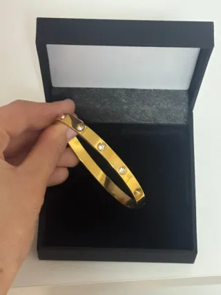 Pulsera dorada con circonitas