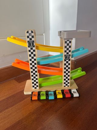 Rampa de coches de madera