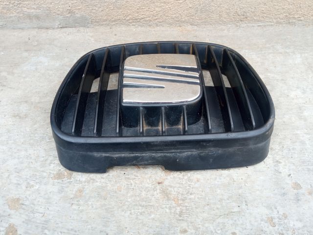 Rejilla frontal Seat Arosa