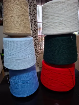 Conos de lana varios colores