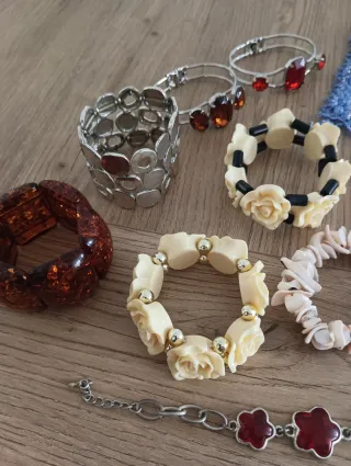 Lote 21 pulseras variadas