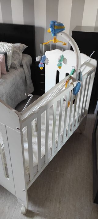 Cuna Micuna Bonne Nuit + Colchón y carrusel Vtech