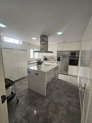 Ático en alquiler en Puerto Banús en Marbella