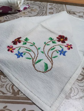 Mantelillo punto de cruz flores