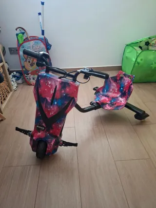 Triciclo eléctrico. Motor 250w. Alcanza 25km/h