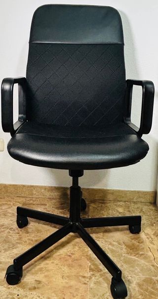 Silla giratoria RENBERGET negra