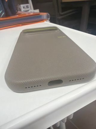 Funda Beats iPhone 17 Pro Max Gris Alpino Apple