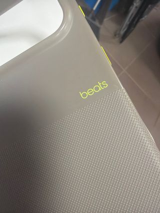 Funda Beats iPhone 17 Pro Max Gris Alpino Apple