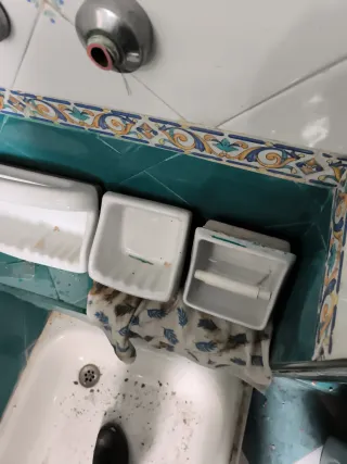 Apliques baño antiguos cerámica y metal