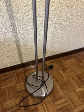 Lámpara de pie metal