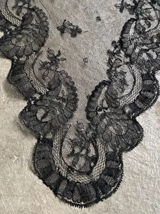 Mantilla Manteleta antigua  encaje negro señorita
