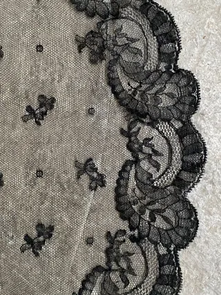 Mantilla Manteleta antigua  encaje negro señorita