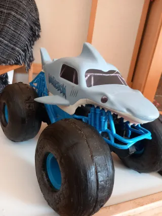Coche Monster Truck Megalodon