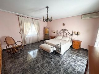 Chalet en venta en Peña de las Águilas en Elche