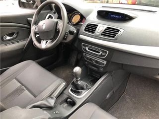 PARAGOLPES DEL. Renault Megane III Berlina 5P (2008->) 1.5 Dynamique [1,5 Ltr. - 78 kW dCi Diesel FAP]