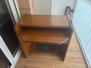 Mesa de ordenador de madera