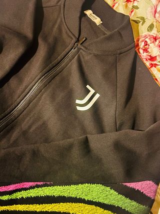 Felpa Juventus con logo e strisce colorate