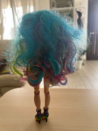 Bambola Amaya Raine - Rainbow High