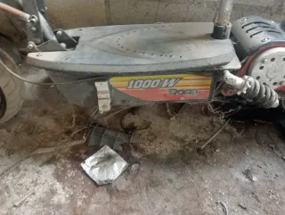 Patinete eléctrico con asiento.