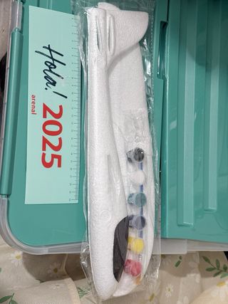 Avión de espuma para pintar