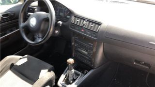 PARAGOLPES DEL. Volkswagen Golf IV Berlina (1J1)(10.1997->2004) 1.9 TDI
