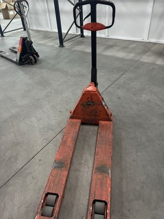 Traspaleta manual naranja