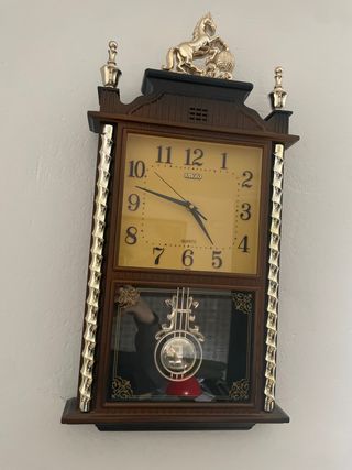 Reloj de péndulo antiguo