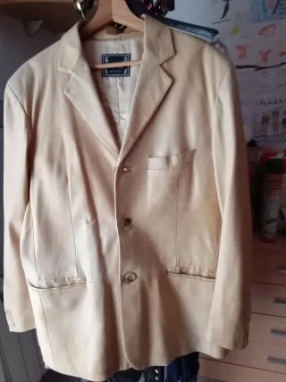 Chaqueta de piel clara,elegante