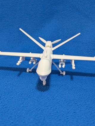 Dron MQ9 Reaper y más vehículos