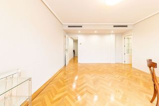Piso en alquiler en Recoletos en Madrid