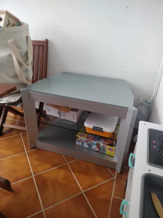 Mesa de TV  85 anch x55 fondo en Almería