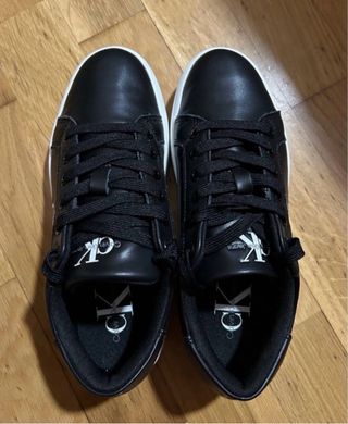 Zapatillas CALVIN KLEIN y chanclas SUPERDRY mujer